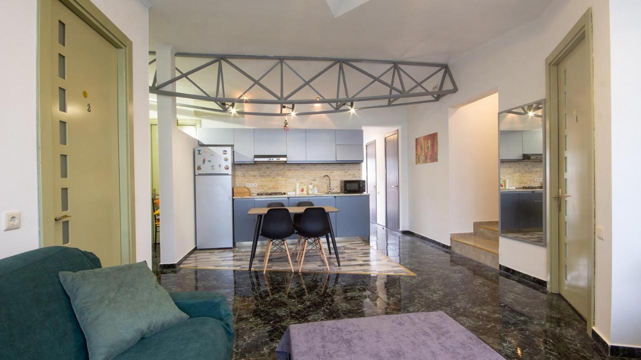 4 Bedroom Apartment On Liberty Square Tbilisi Exterior foto