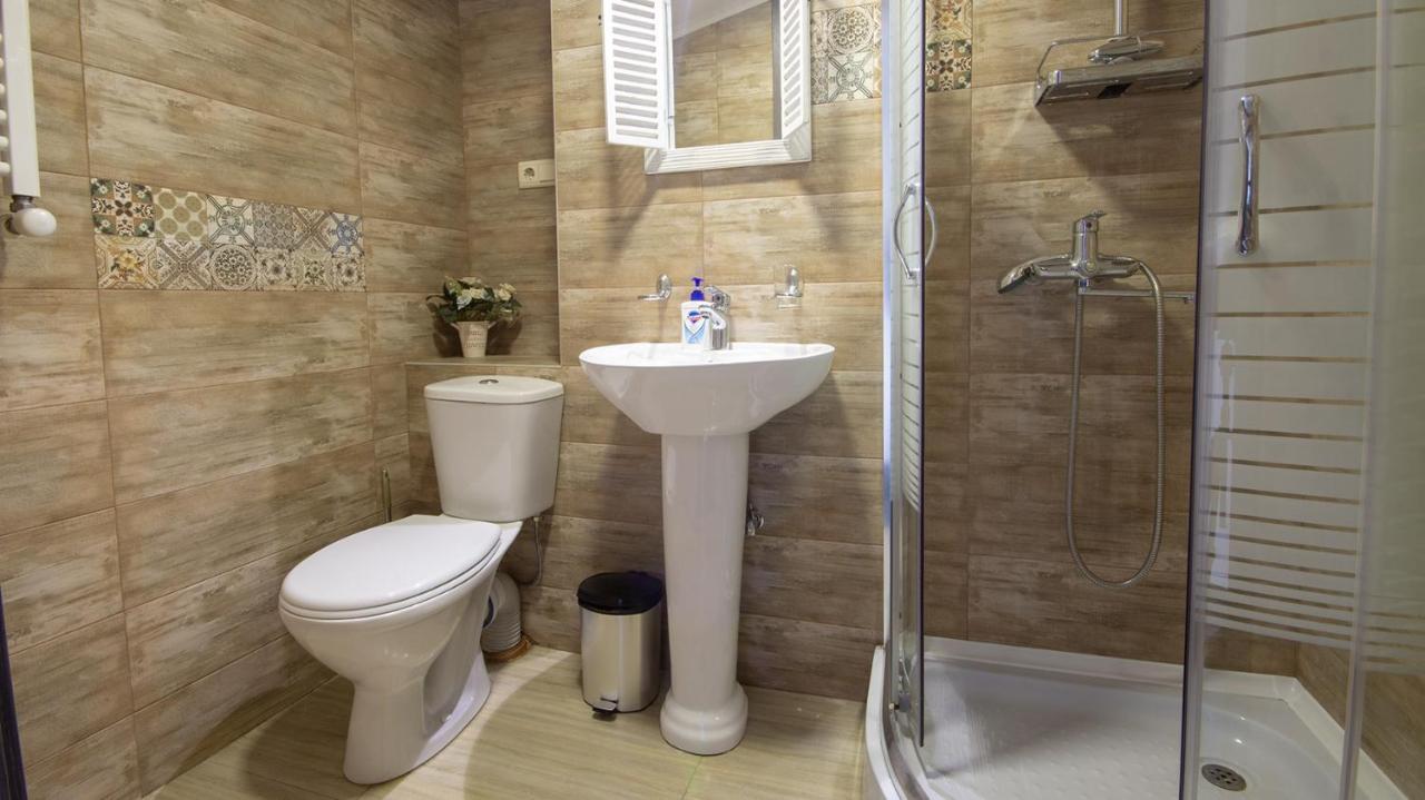 4 Bedroom Apartment On Liberty Square Tbilisi Exterior foto